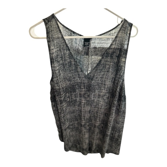 torrid Tops - Torrid Women's Black and Gray Sleeveless Top size 2
